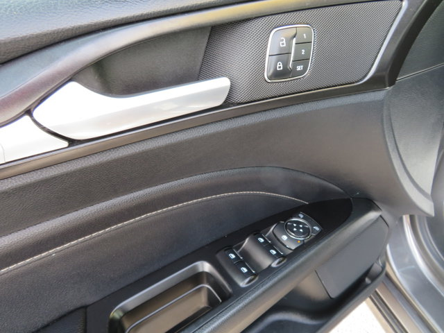 2020 Ford Fusion Titanium photo 20