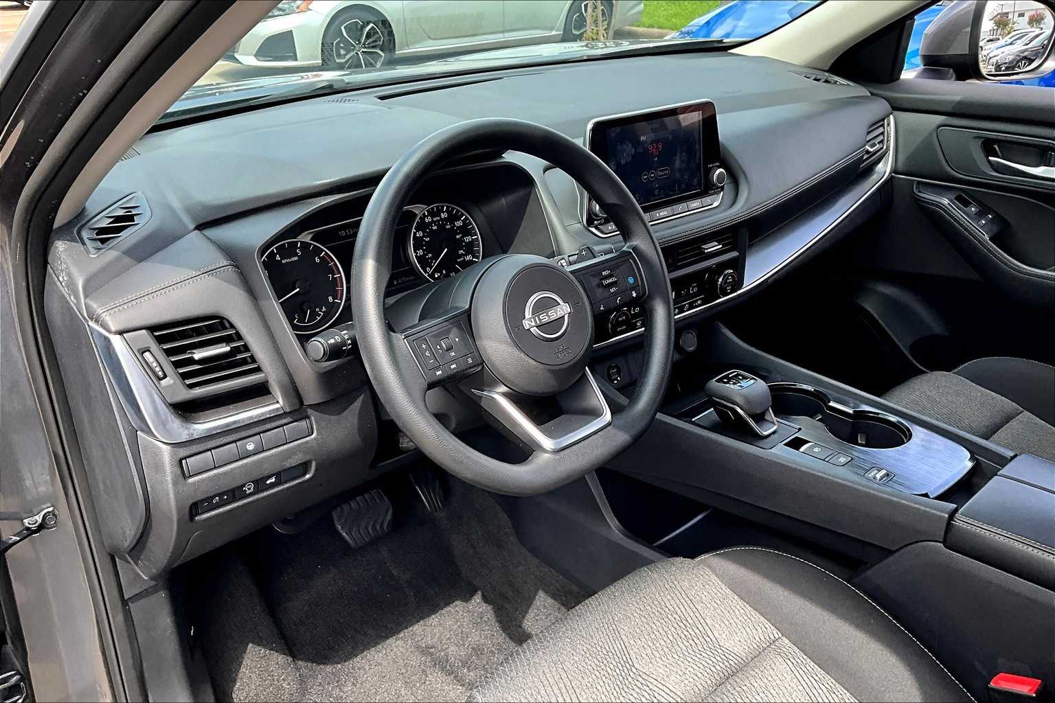 2024 Nissan Rogue SV photo 14