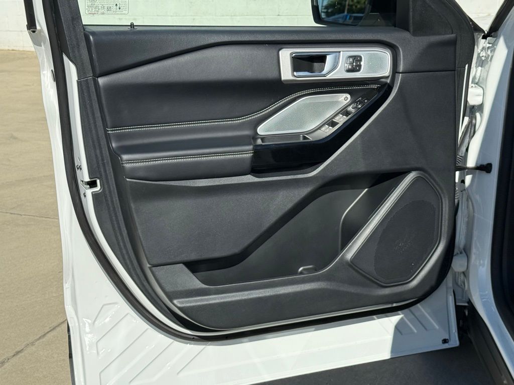 2022 Ford Explorer ST photo 18