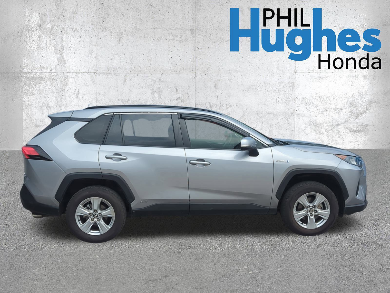 2021 Toyota RAV4 Hybrid LE photo 2