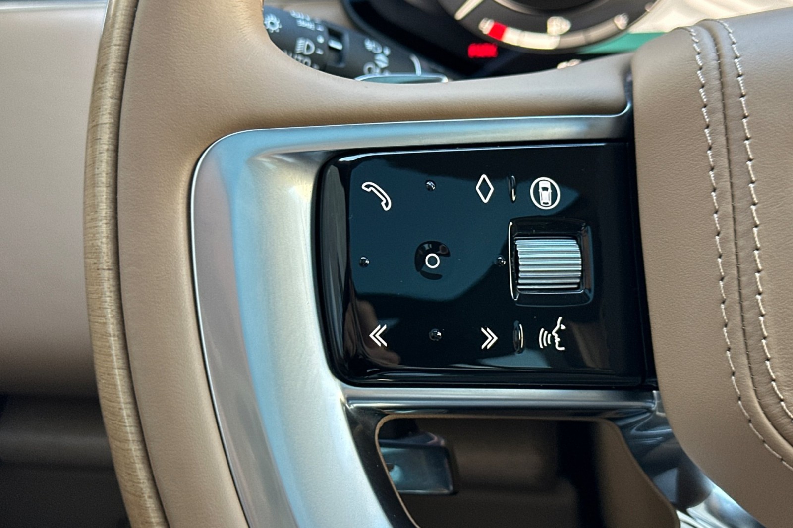2024 Land Rover Range Rover SV photo 27