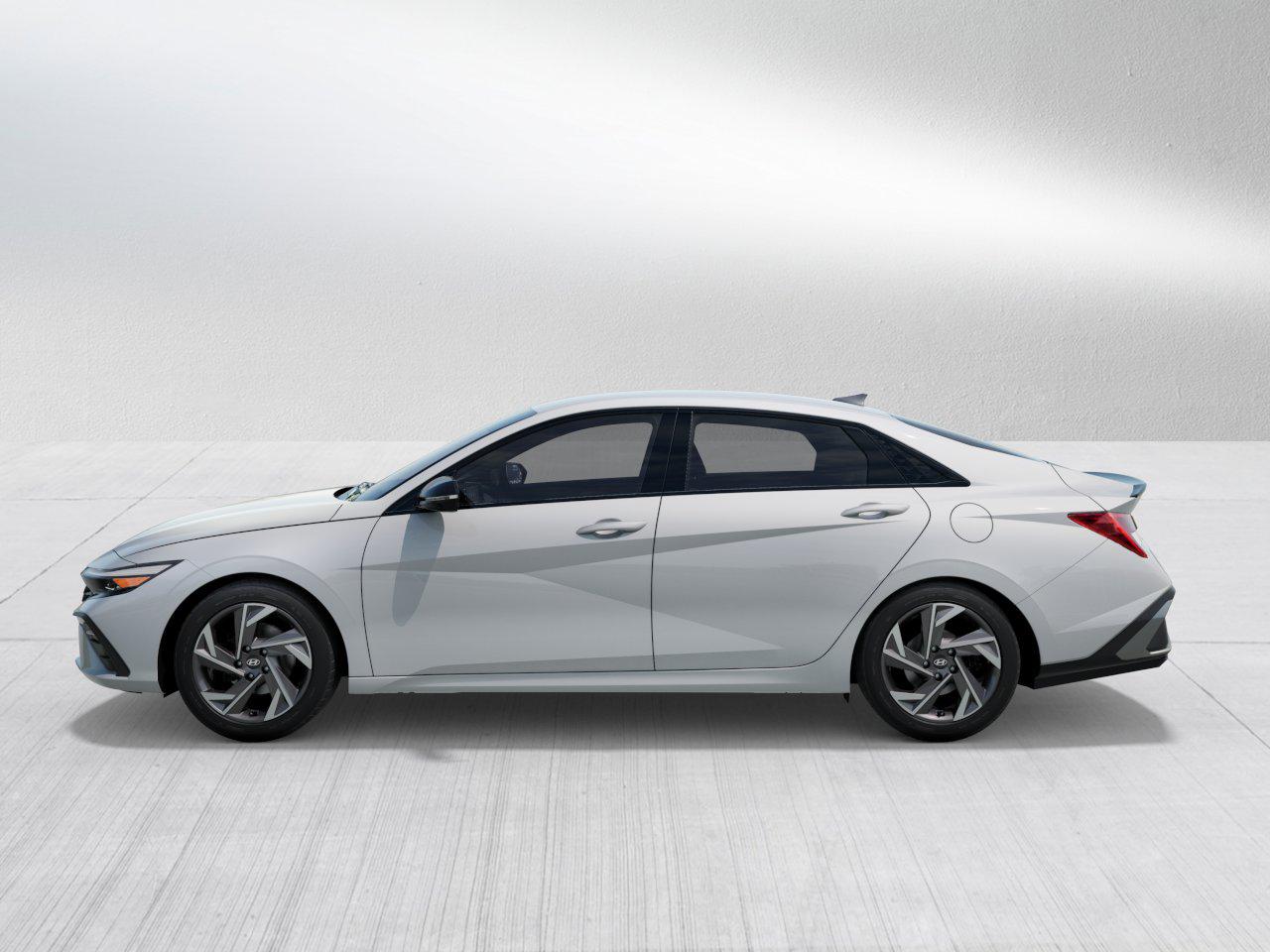 2025 Hyundai Elantra SEL Sport photo 3