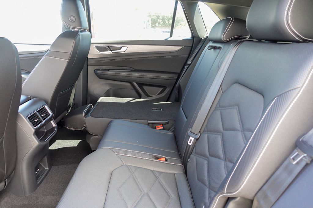 2025 Volkswagen Atlas Cross Sport SE photo 24
