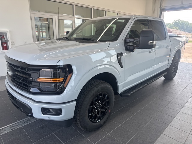 2025 Ford F-150 XLT photo 3