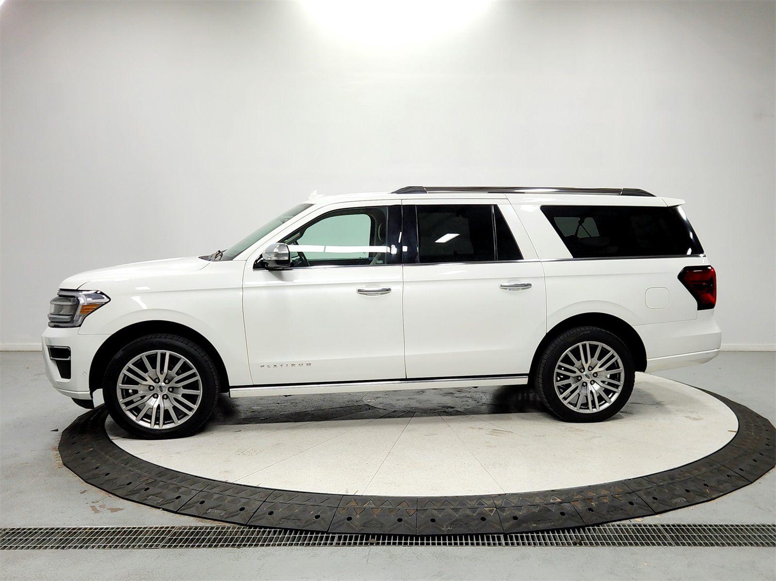 2022 Ford Expedition MAX Platinum photo 4