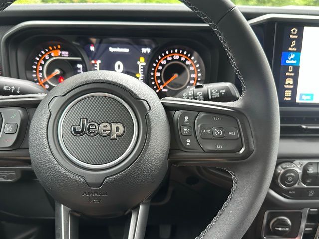 2025 Jeep Wrangler Rubicon photo 19