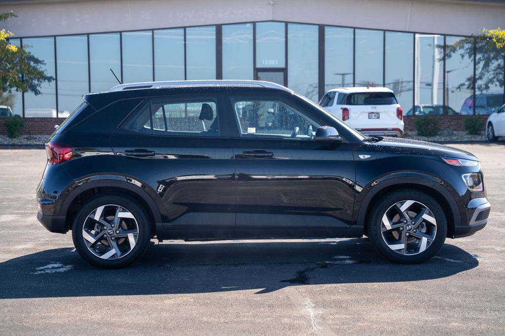 2024 Hyundai Venue SEL Limited photo 3