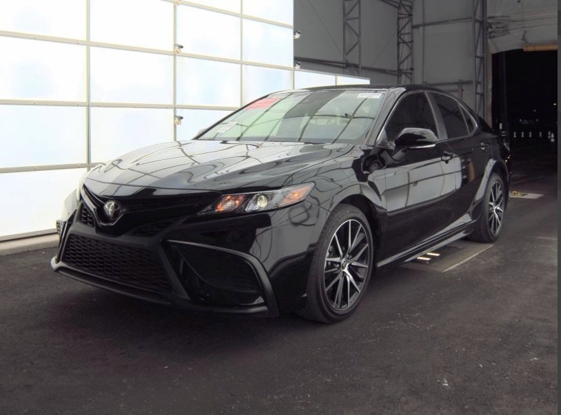 2024 Toyota Camry SE's photo