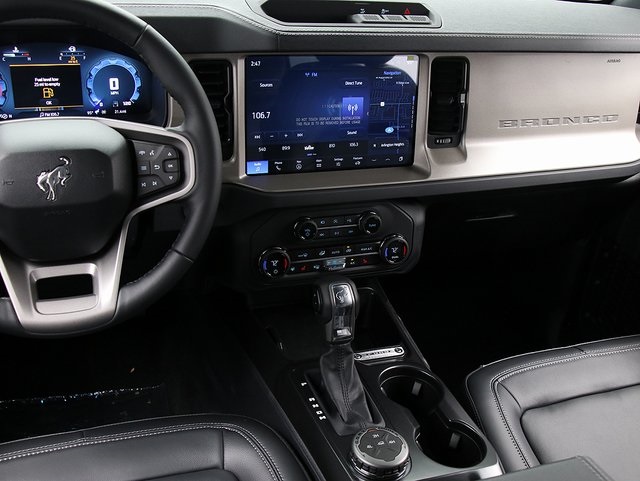 2025 Ford Bronco Outer Banks photo 14