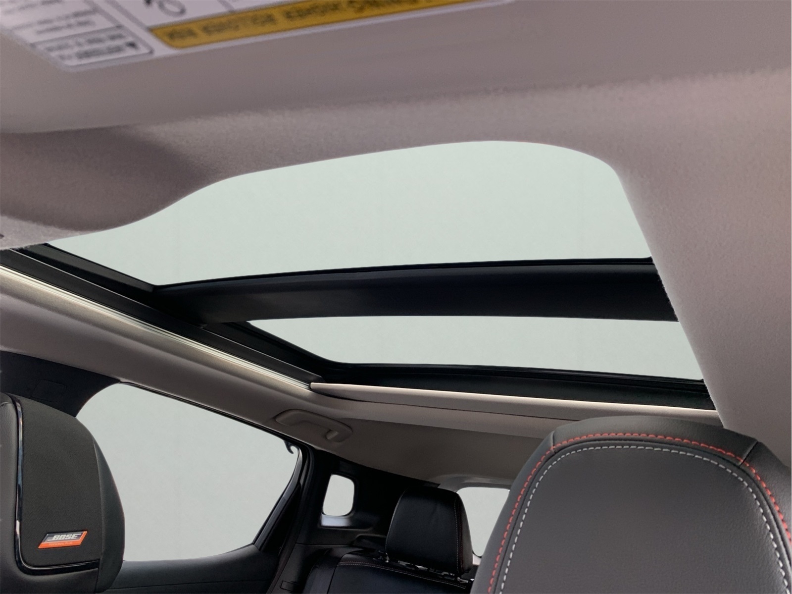 2025 Nissan Kicks SR photo 21