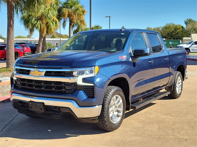 2023 Chevrolet Silverado 1500 LT photo 3