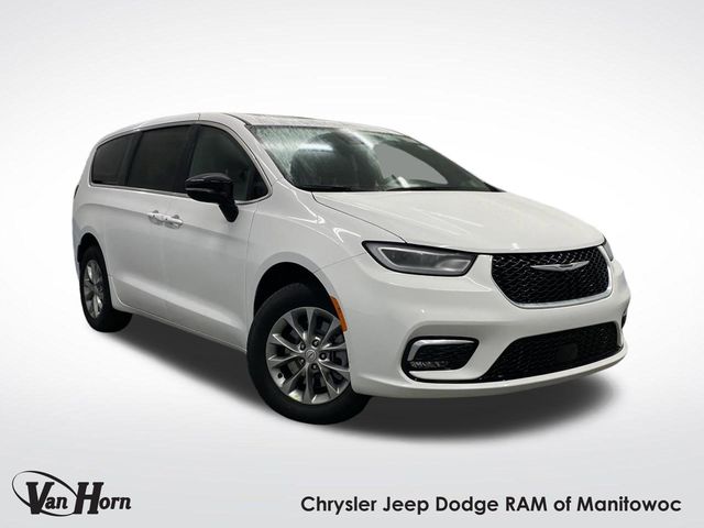 2026 Chrysler Pacifica Limited's photo