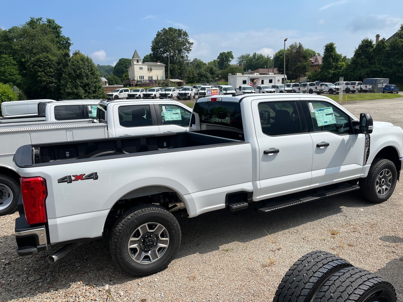 2025 Ford F-350 XLT photo 2