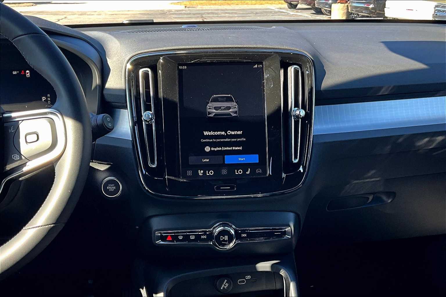 2026 Volvo XC40 photo 4