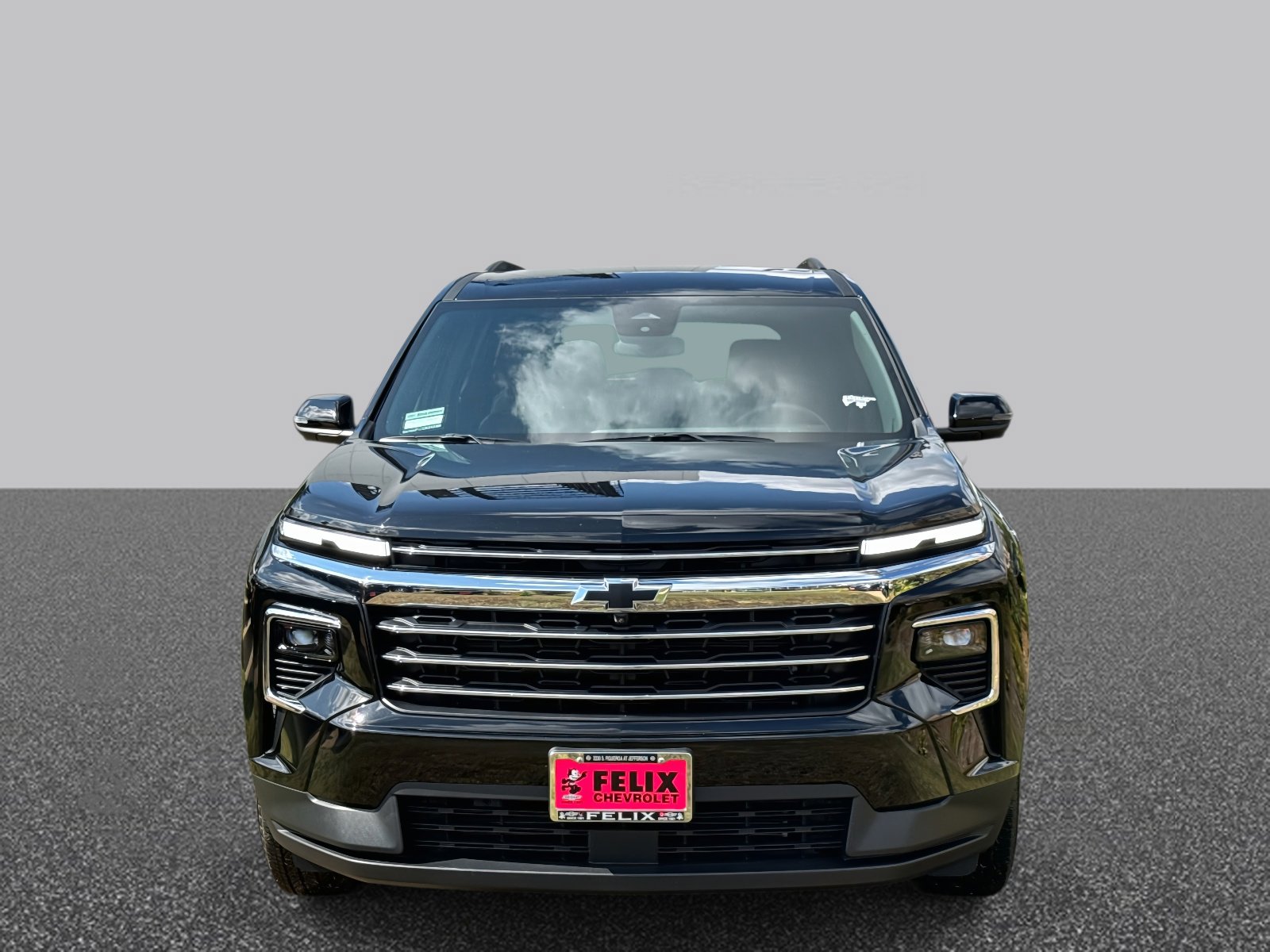 2025 Chevrolet Traverse photo 2