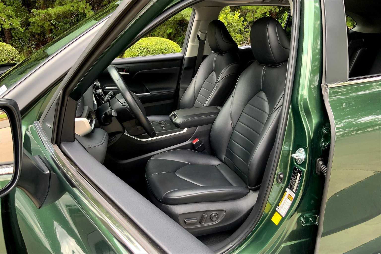 2024 Toyota Highlander XLE photo 7