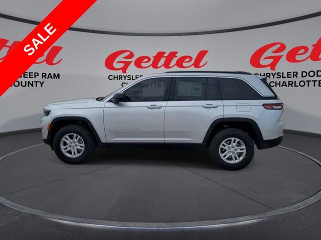 2025 Jeep Grand Cherokee Laredo photo 5