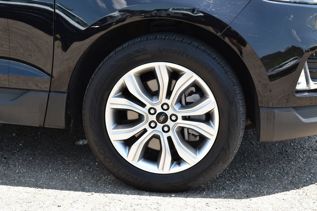 2024 Ford Edge Titanium photo 4