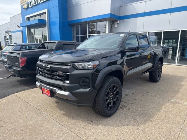 2026 Chevrolet Colorado Trail Boss photo 2
