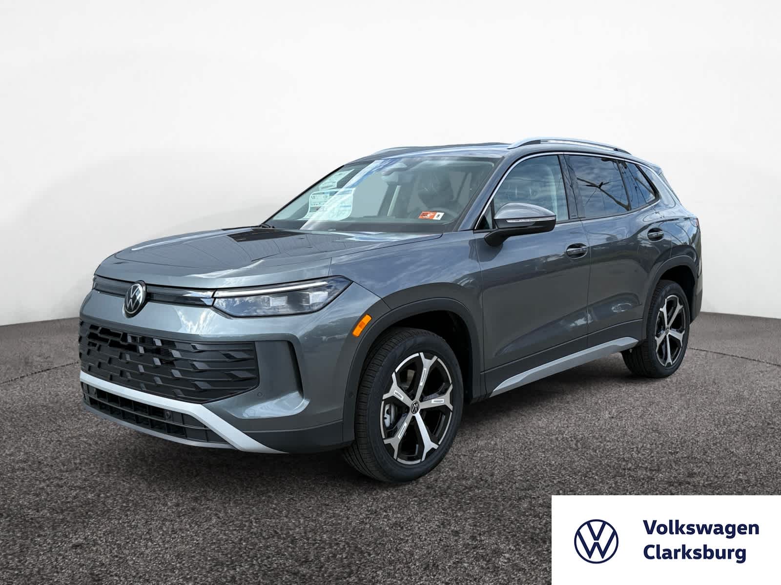 2025 Volkswagen Tiguan SE's photo