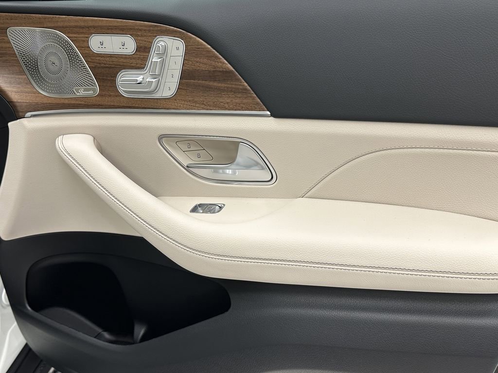 2026 Mercedes Benz GLS 450 4MATIC photo 14