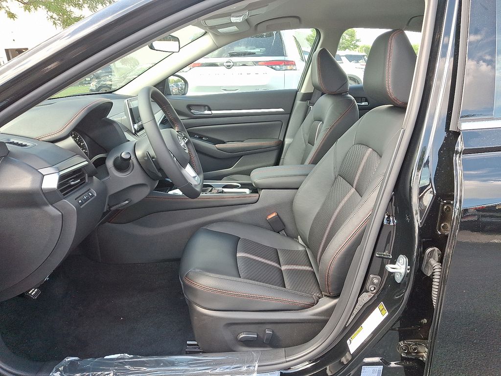 2025 Nissan Altima 2.5 SR photo 6