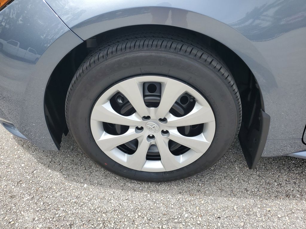 2025 Toyota Corolla LE photo 9