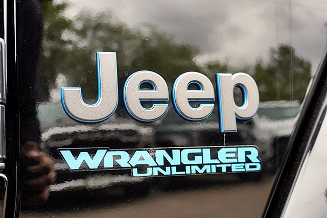 Used 2021 Black Jeep Unlimited Rubicon 4xe image 10