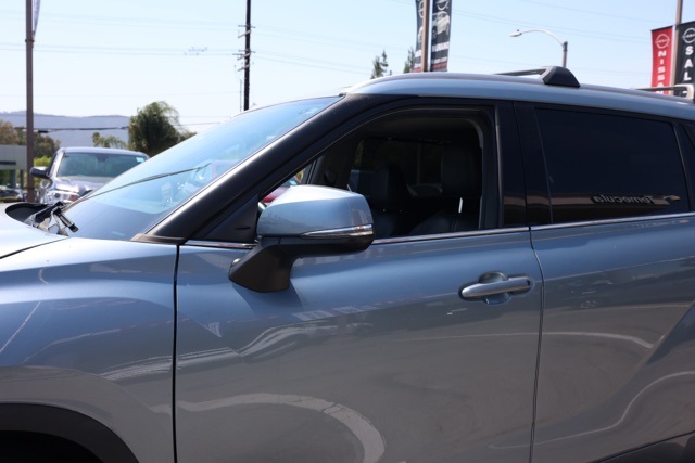 2022 Toyota Highlander XLE photo 9
