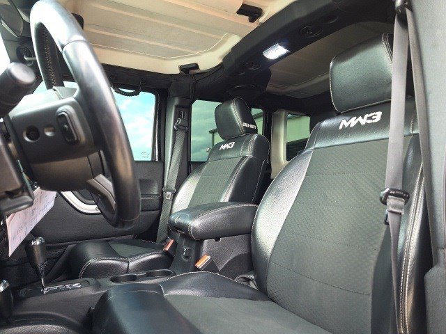 2012 Jeep Wrangler Unlimited Call of Duty: MW3 Edition photo 20