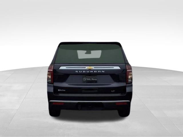 2023 Chevrolet Suburban LT photo 4