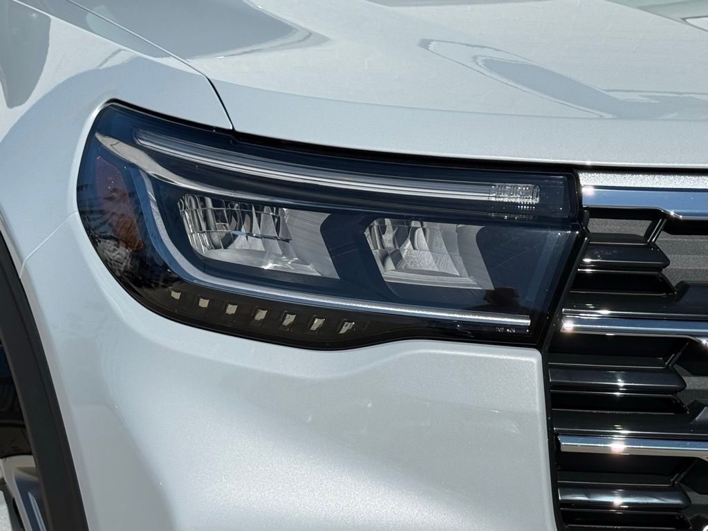 2025 Ford Explorer photo 3