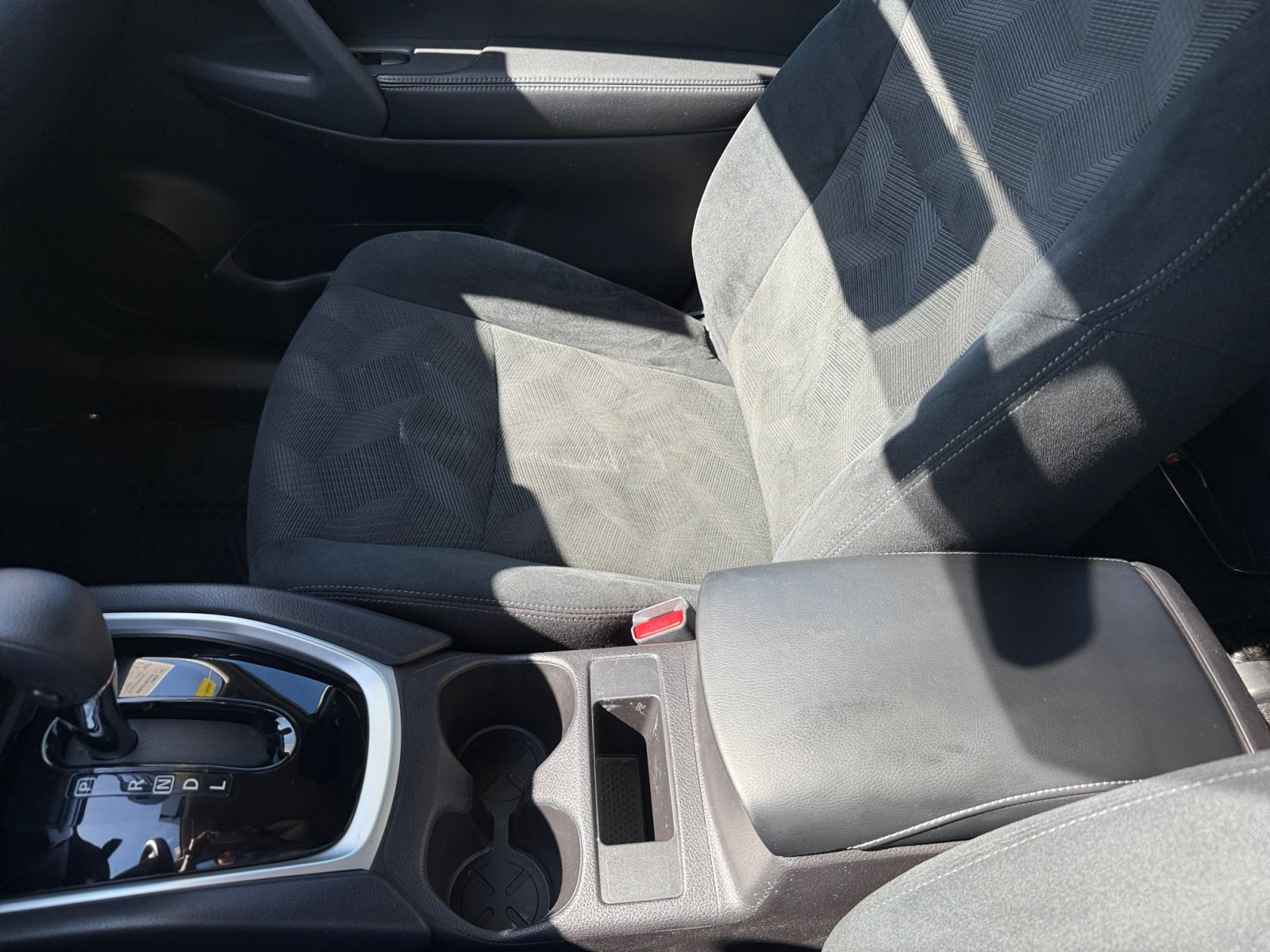 2015 Nissan Rogue SV photo 14