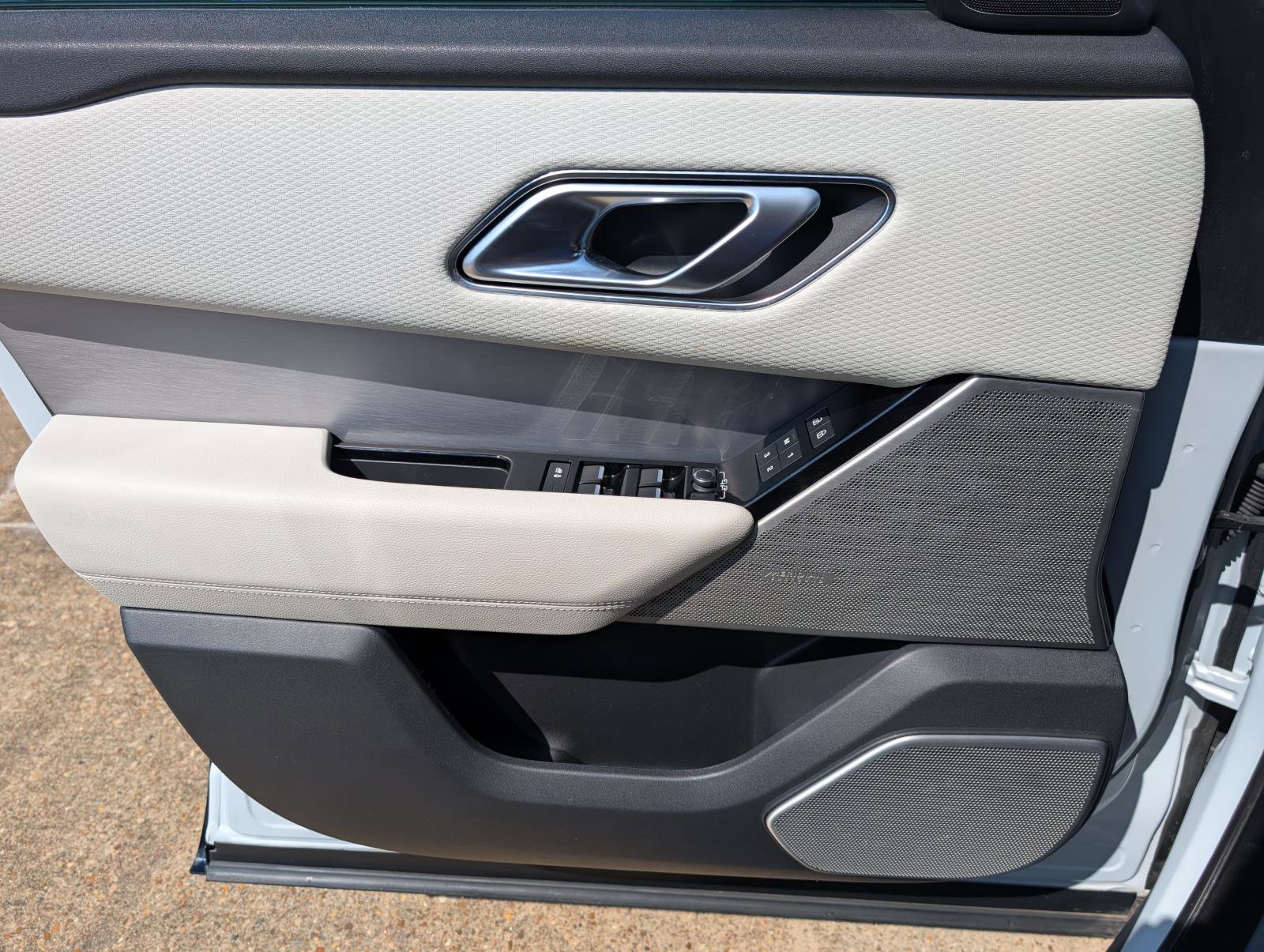 2021 Land Rover Range Rover Velar P340 R-Dynamic S photo 21