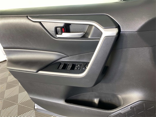2023 Toyota RAV4 XLE photo 18