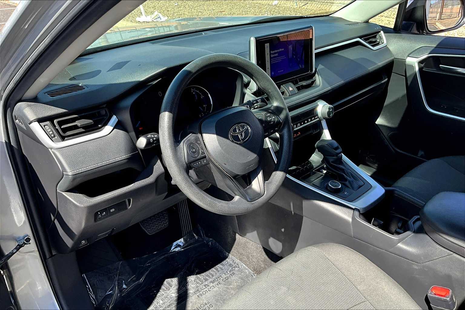 2024 Toyota RAV4 Hybrid XLE photo 15