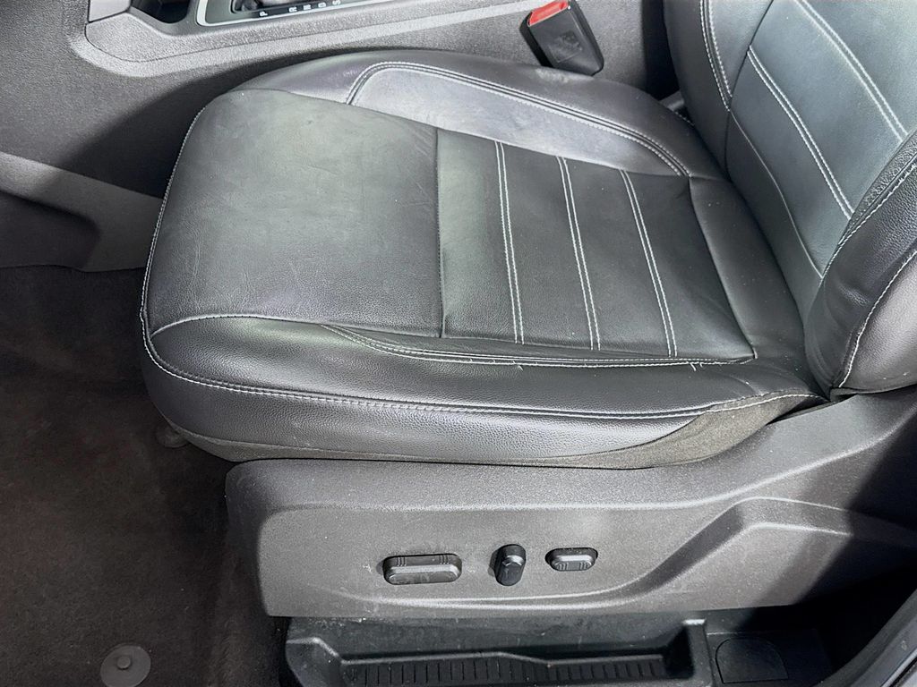 2018 Ford Escape SEL photo 21