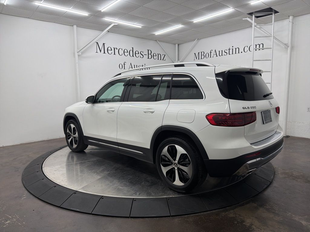 2026 Mercedes Benz GLB 250 photo 4
