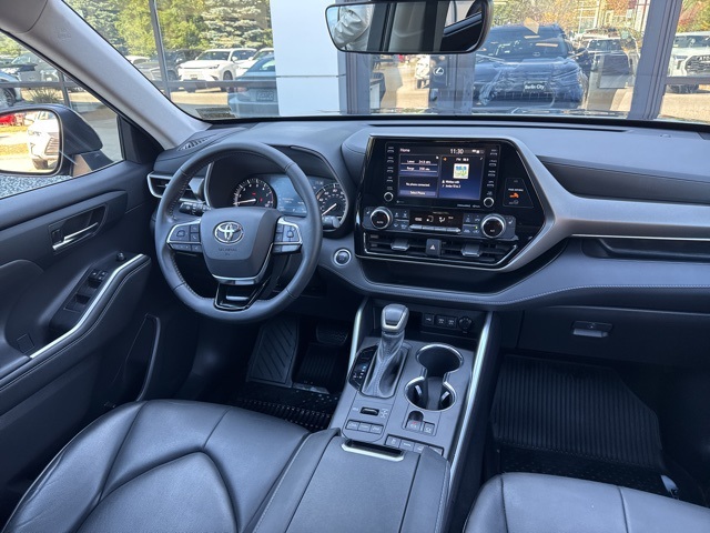 2021 Toyota Highlander XLE photo 11