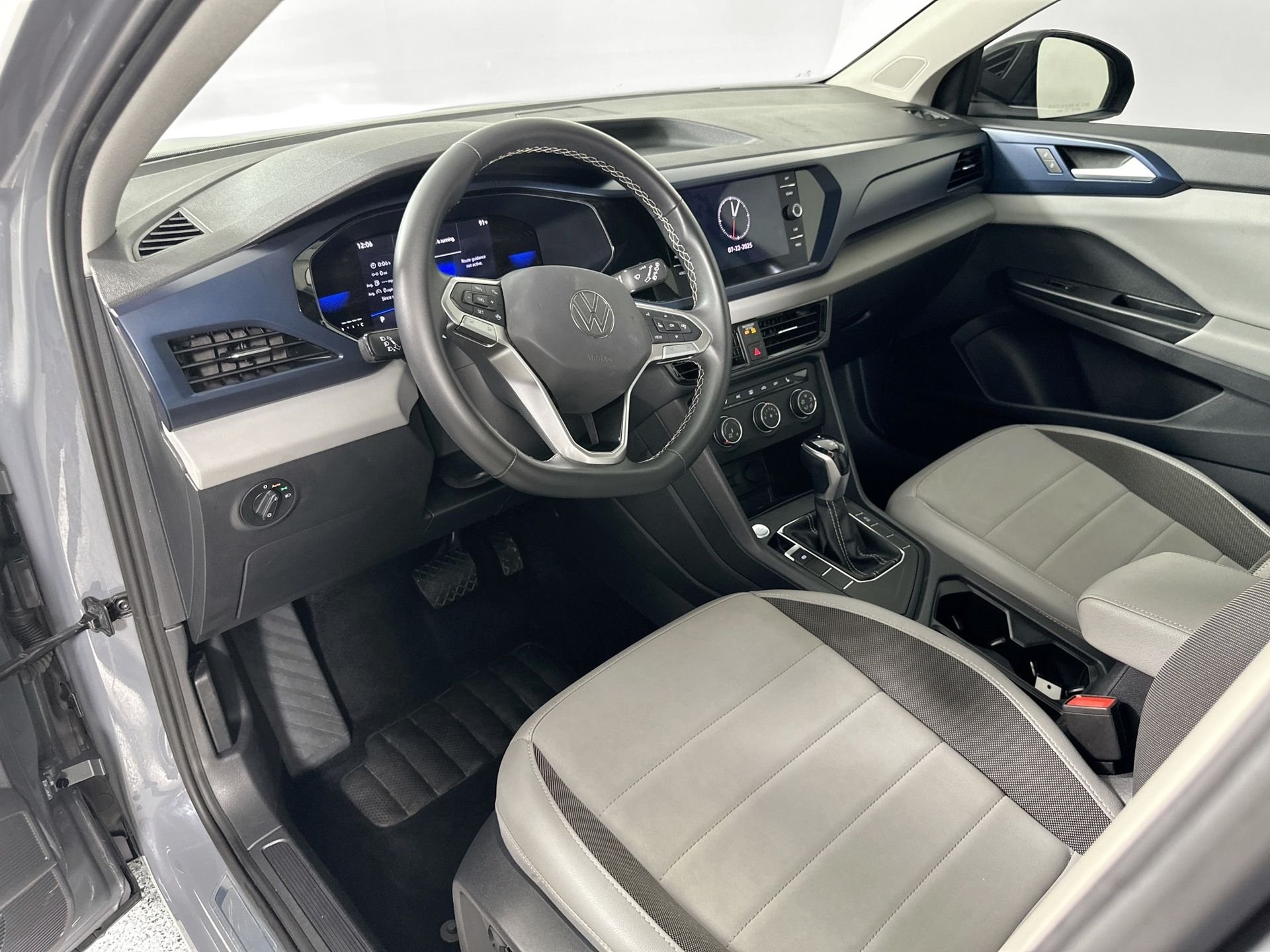 2022 Volkswagen Taos SE photo 9