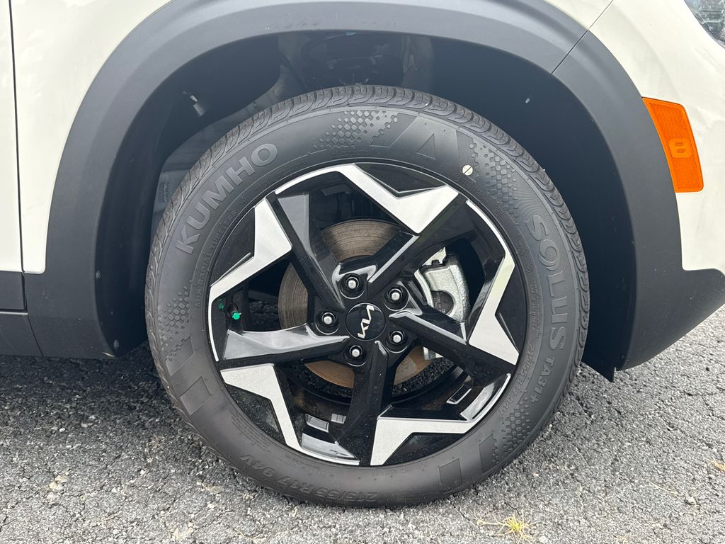 2025 Kia Seltos S photo 11