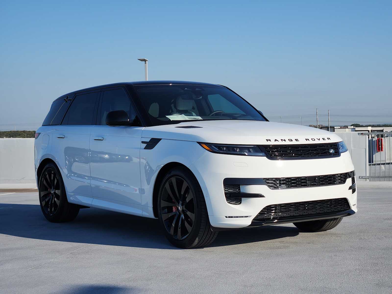 2025 Land Rover Range Rover Sport SE photo 2
