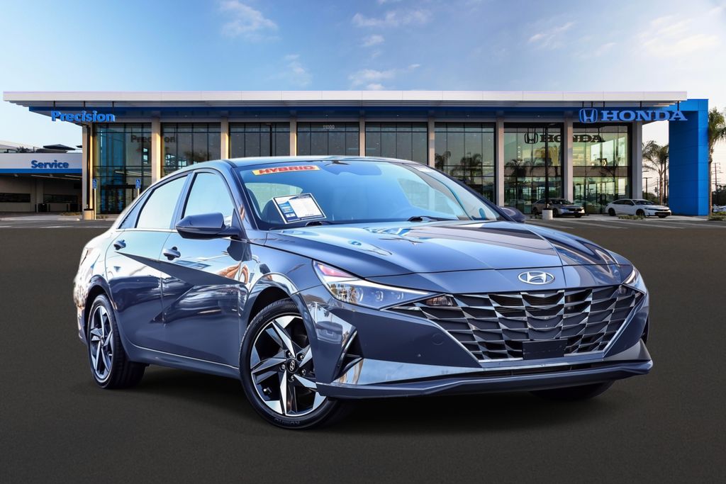 2023 Hyundai Elantra Limited's photo