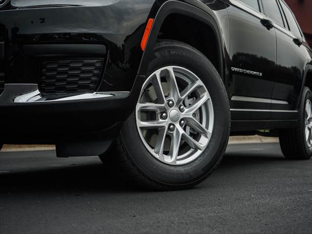 2025 Jeep Grand Cherokee Laredo photo 2