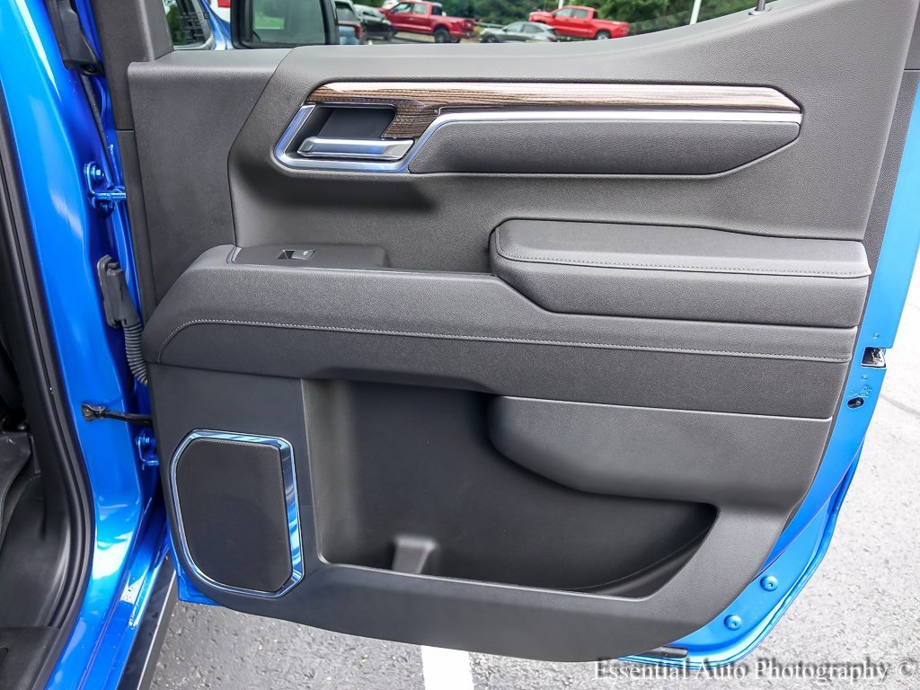 2025 CHEVROLET SILVERADO - Image 32