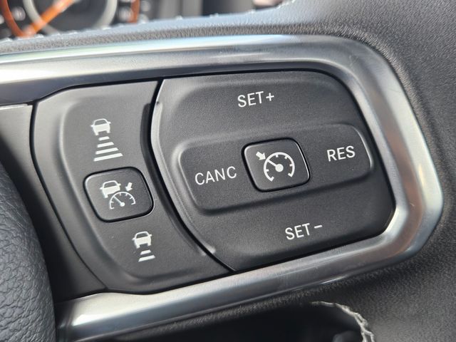 2025 Jeep Wrangler Sahara photo 15