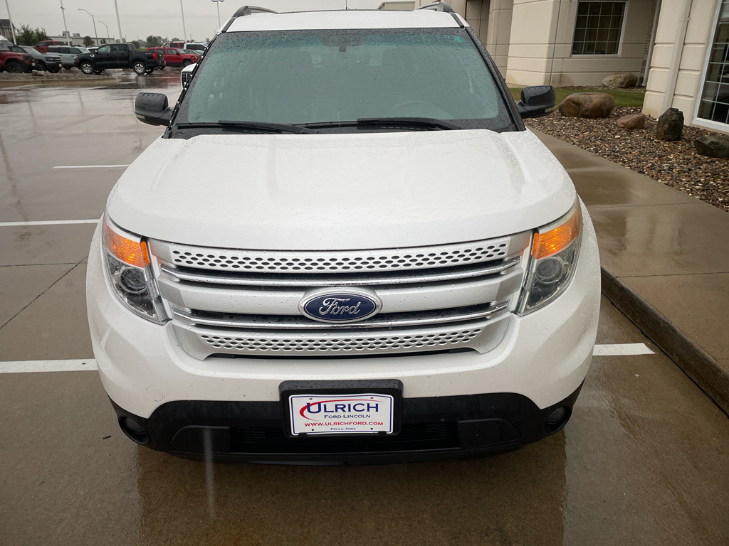 2011 Ford Explorer XLT photo 2