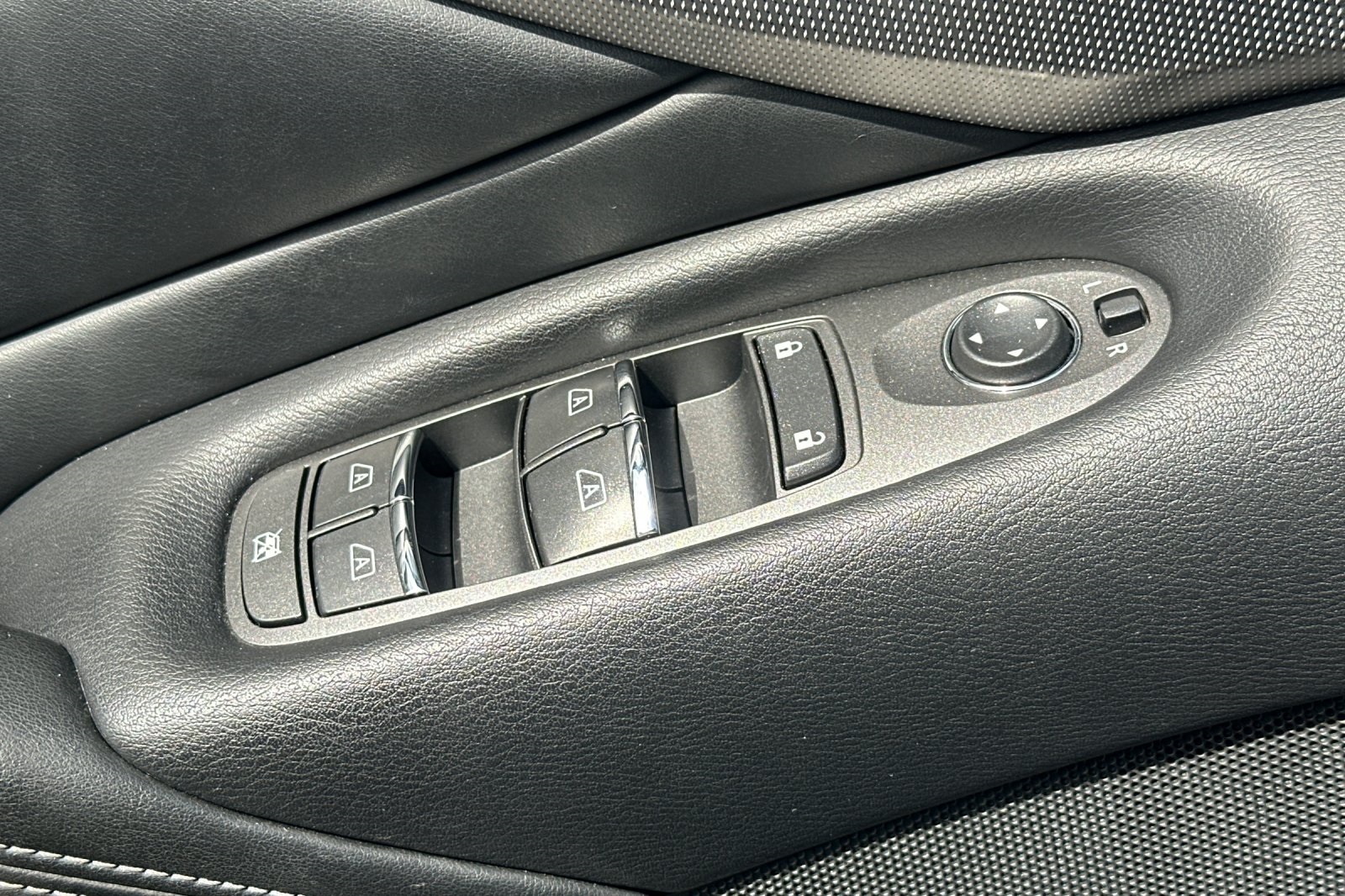2015 Infiniti Q50 Premium photo 12