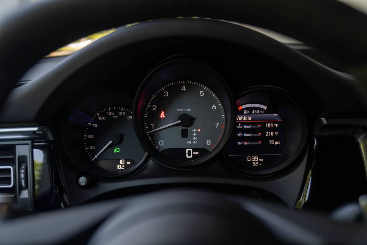 2025 Porsche Macan S photo 17