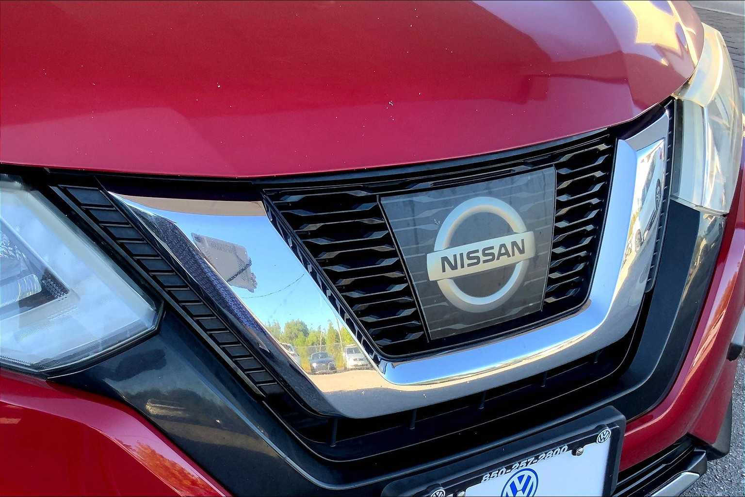 2017 Nissan Rogue SV photo 29